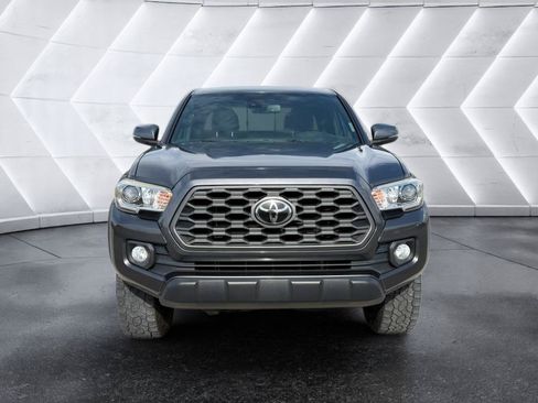 Used 2020 Toyota Tacoma TRD Off-Road w/ Blackout Package AWD/4WD image 2