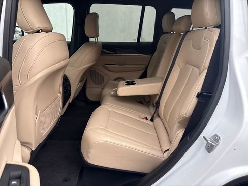 Used 2024 Jeep Grand Cherokee Limited image 29