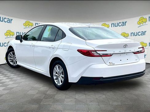 Used 2025 Toyota Camry SE FWD image 4