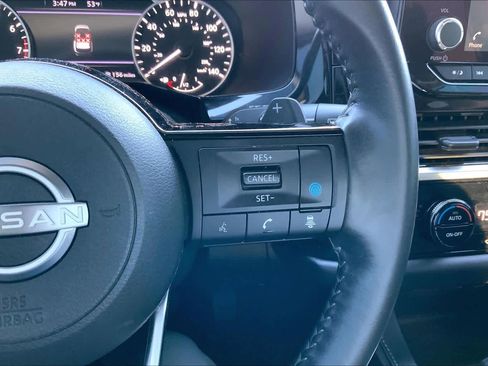 Used 2022 Nissan Pathfinder SV w/ SV Premium Package image 25