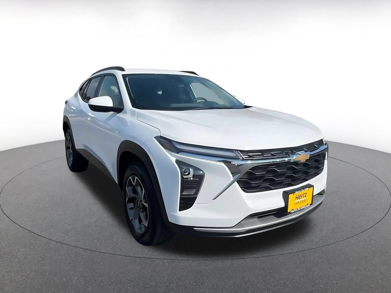 Used 2025 Chevrolet Trax LT w/ LT Convenience Package FWD image 3