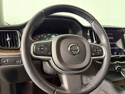 Used 2021 Volvo XC60 T5 Momentum w/ Premium Package AWD/4WD image 11