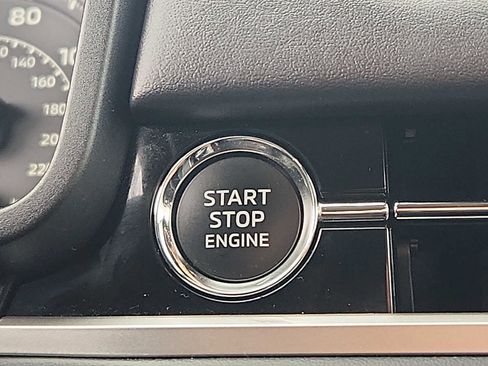 Used 2025 Mitsubishi Outlander SE image 22