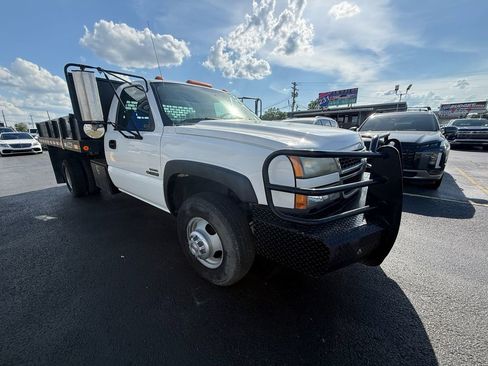 Used 2006 Chevrolet Silverado 3500 2WD Regular Cab w/ Heavy-Duty Power Package image 1