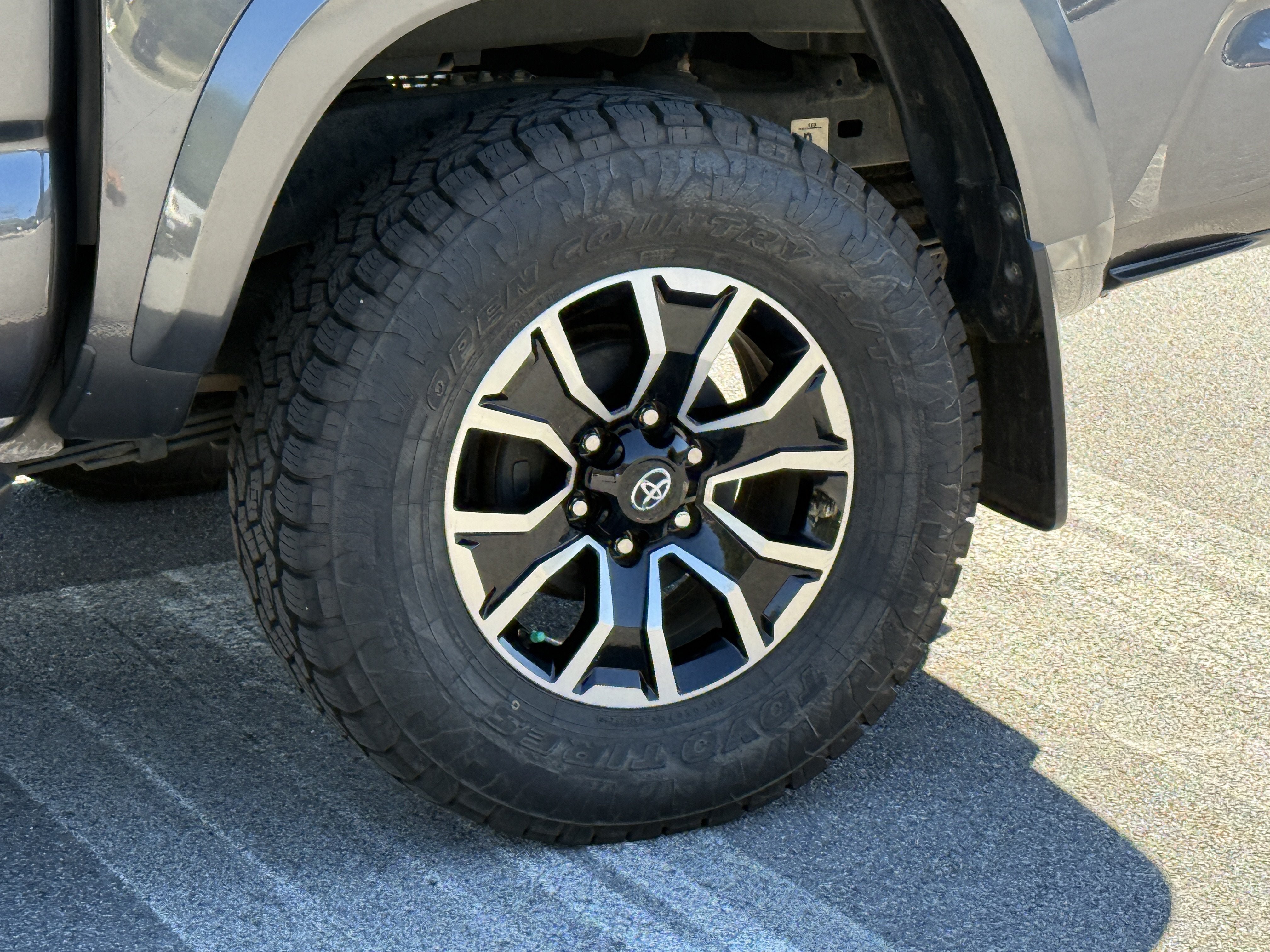 Used 2022 Toyota Tacoma TRD Sport w/ Technology Package AWD/4WD image 10