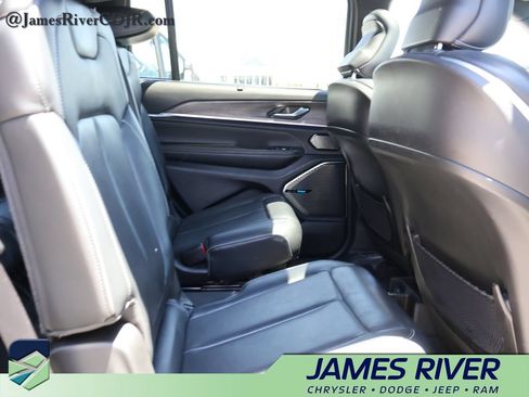 Used 2022 Jeep Grand Cherokee L Overland w/ Luxury Tech Group IV AWD/4WD image 12