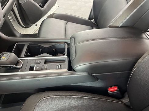 Used 2024 Nissan Pathfinder SL image 30