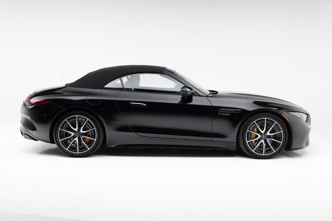 Used 2022 Mercedes-Benz SL 63 AMG 4MATIC w/ AMG Aerodynamic Package image 31