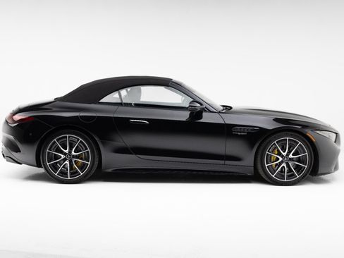 Used 2022 Mercedes-Benz SL 63 AMG 4MATIC w/ AMG Aerodynamic Package image 31