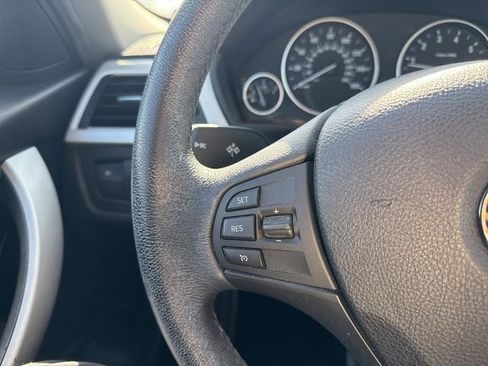 Used 2018 BMW 320i Sedan RWD image 18