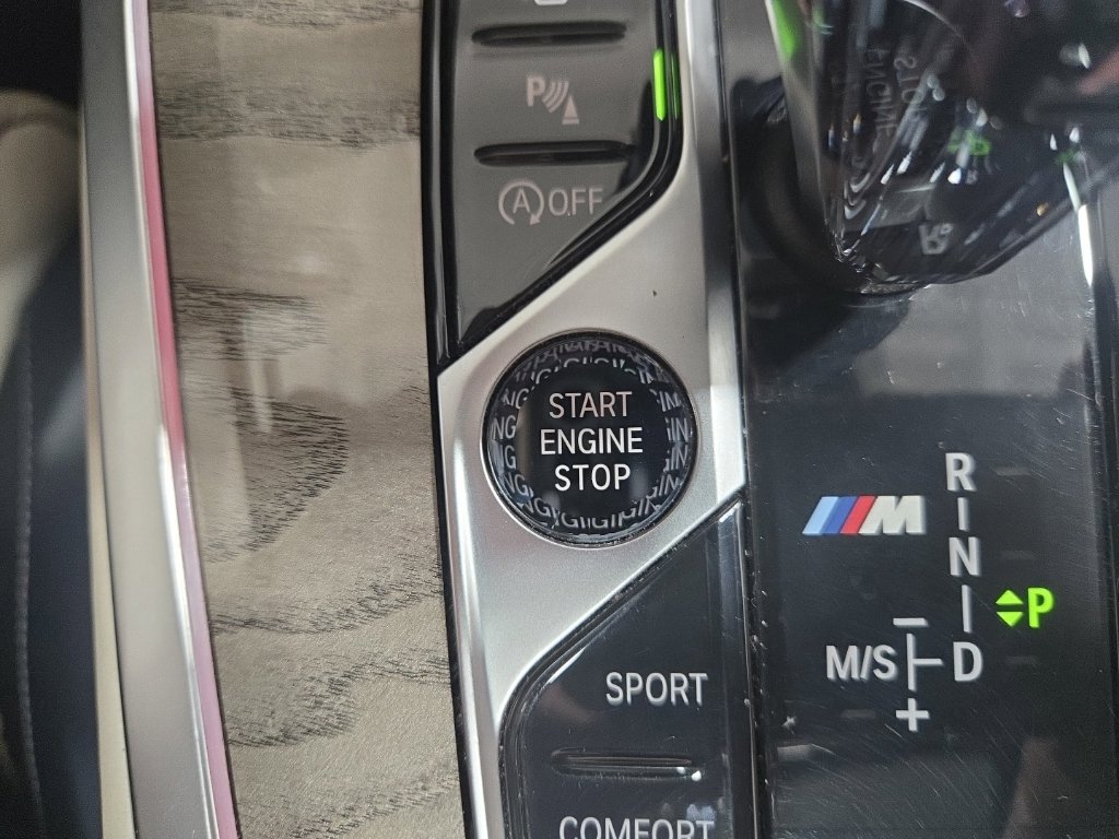 Used 2020 BMW X7 M50i w/ Dynamic Handling Package AWD/4WD image 15