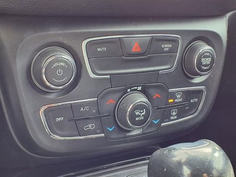 Used 2020 Jeep Compass Limited image 12