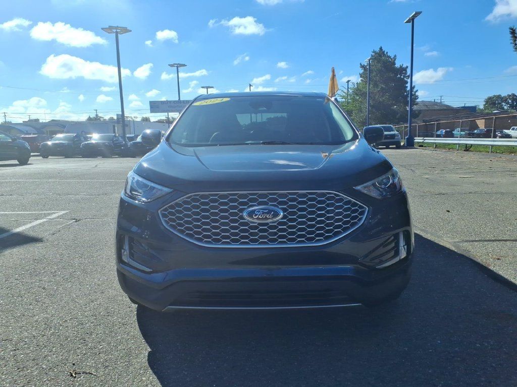 Certified 2024 Ford Edge SEL w/ Convenience Package AWD/4WD image 3