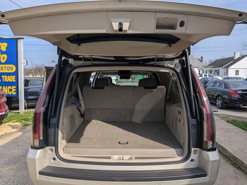 Used 2016 Cadillac Escalade ESV Luxury image 38