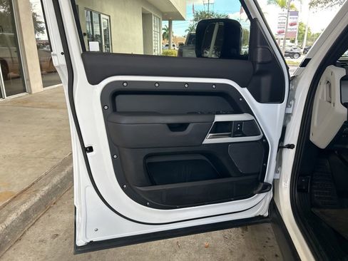 Used 2024 Land Rover Defender 110 S image 42