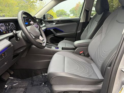 Used 2026 Volkswagen Tiguan SE AWD/4WD image 33
