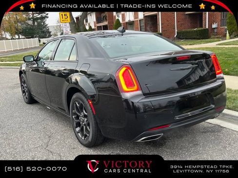 Used 2023 Chrysler 300 Touring L w/ Popular Equipment Group image 6
