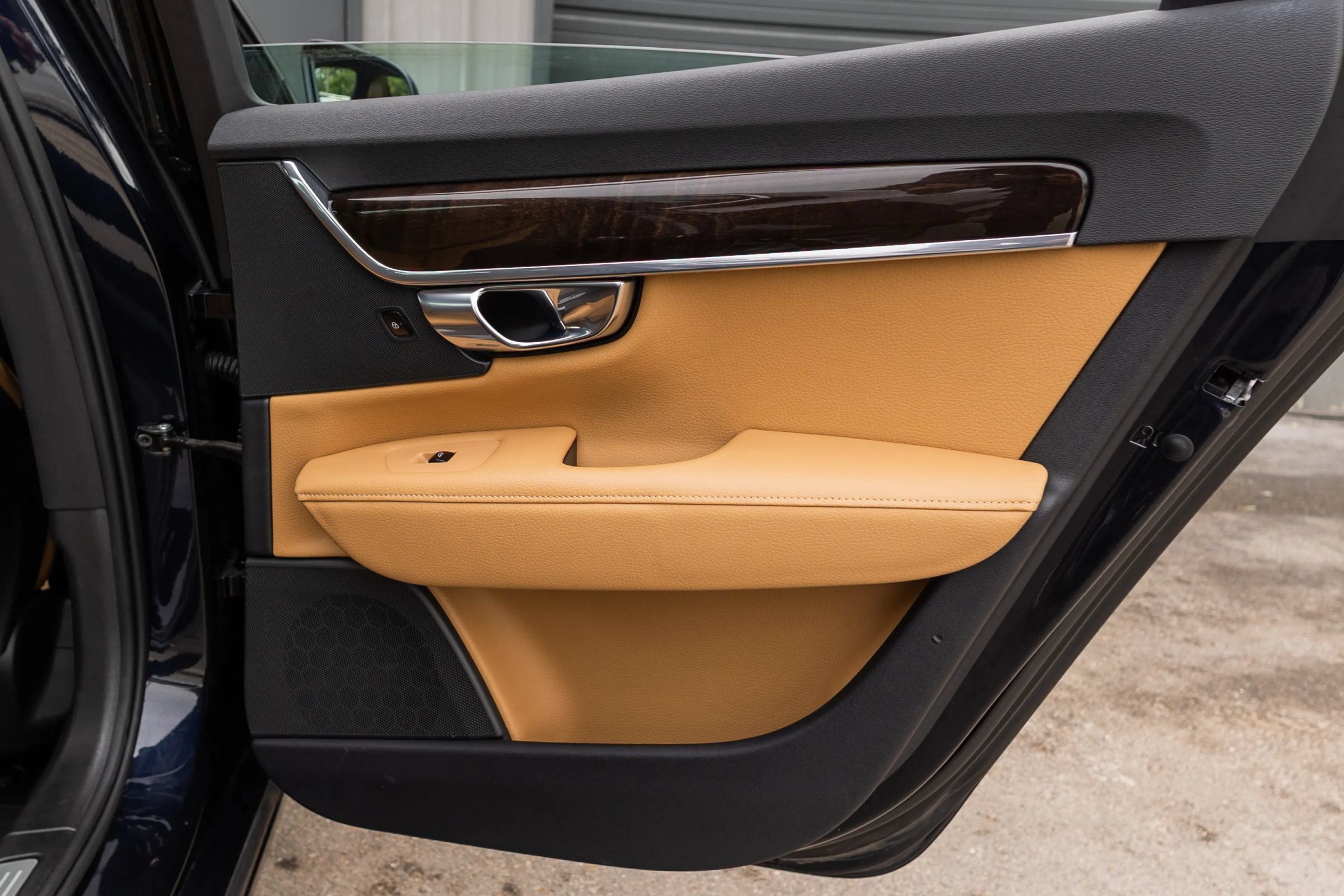 Used 2017 Volvo S90 T5 Momentum w/ Vision Package FWD image 34