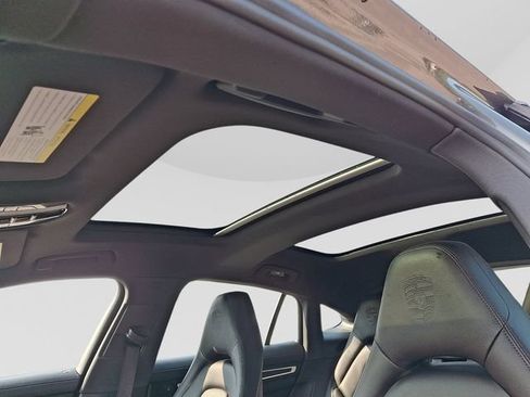 Used 2023 Porsche Panamera RWD image 17