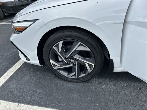 New 2026 Hyundai Elantra Limited image 31