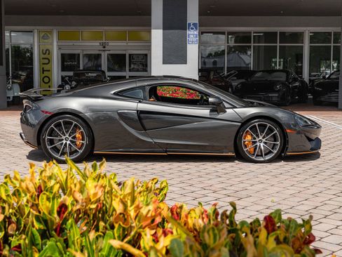 Used 2019 McLaren 570S RWD image 44