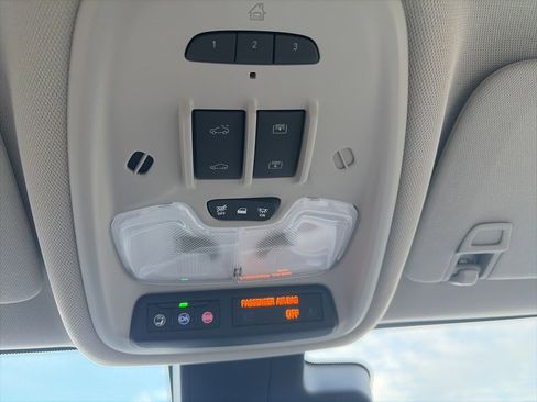 Used 2025 Buick Encore GX Avenir w/ Avenir Technology Package image 23