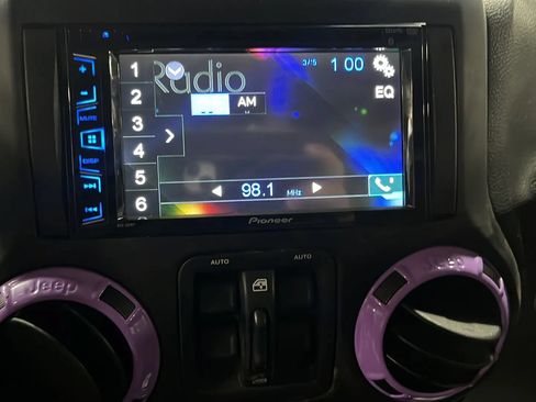 Used 2014 Jeep Wrangler Unlimited Sahara w/ Connectivity Group AWD/4WD image 22