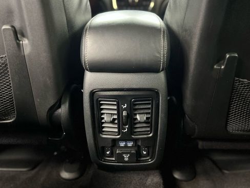 Used 2018 Dodge Durango SRT w/ SRT Interior Appearance Group image 38