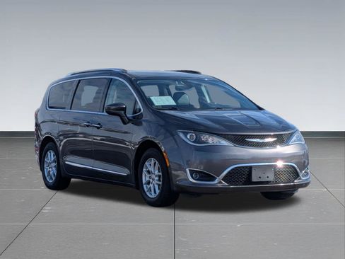 Used 2020 Chrysler Pacifica Touring-L FWD image 7