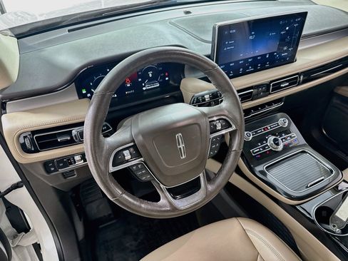 Used 2022 Lincoln Nautilus AWD w/ Premium Package image 23