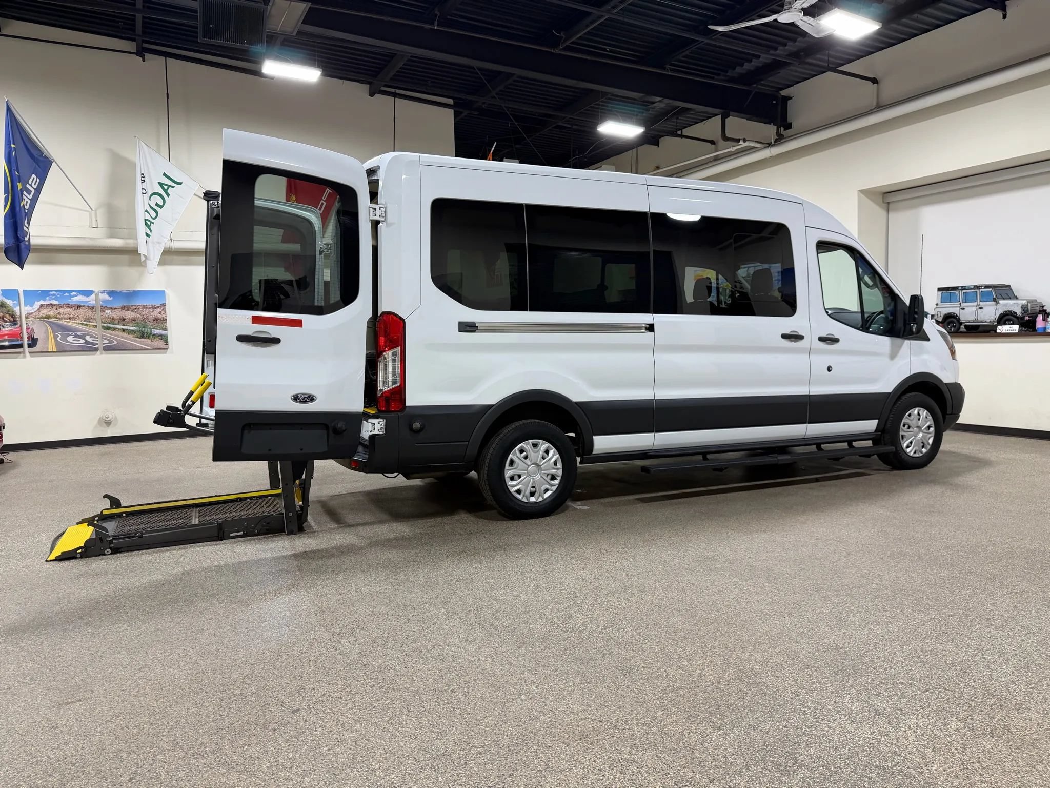 Used 2015 Ford Transit 250 148 Medium Roof RWD image 41