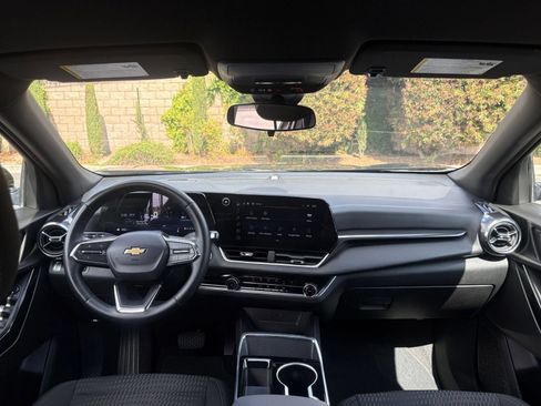 Used 2025 Chevrolet Equinox LT FWD image 34