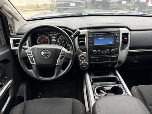 Used 2018 Nissan Titan SV w/ SV Convenience Package image 14