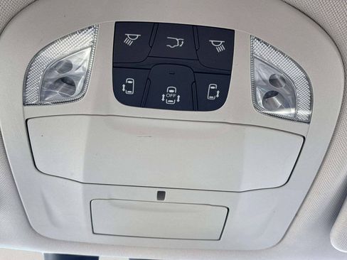Used 2019 Chrysler Pacifica Touring-L Plus w/ Advanced Safetytec Group FWD image 29