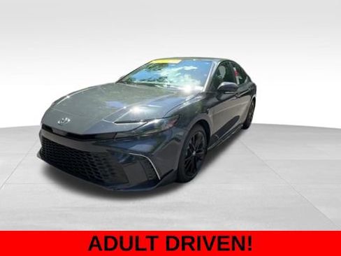 Used 2026 Toyota Camry SE FWD image 2