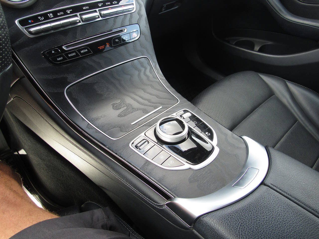Used 2018 Mercedes-Benz GLC 300 4MATIC image 34
