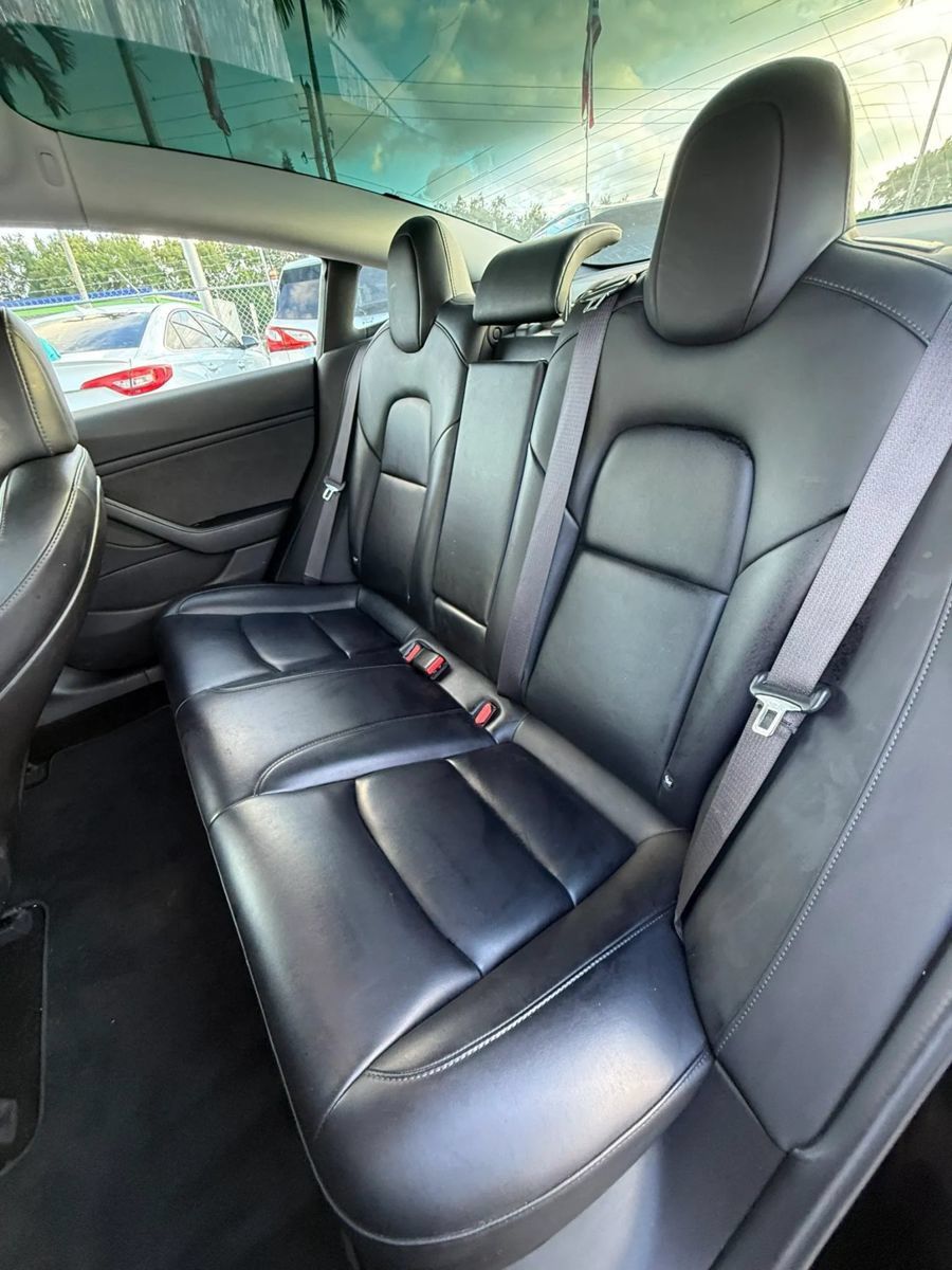 Used 2018 Tesla Model 3 Mid Range RWD image 10