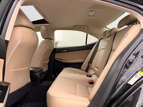 Used 2018 Lexus IS 300 w/ Comfort Package RWD image 25