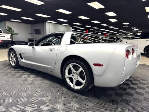 Used 2001 Chevrolet Corvette Coupe w/ Preferred Equipment Group2 image 9