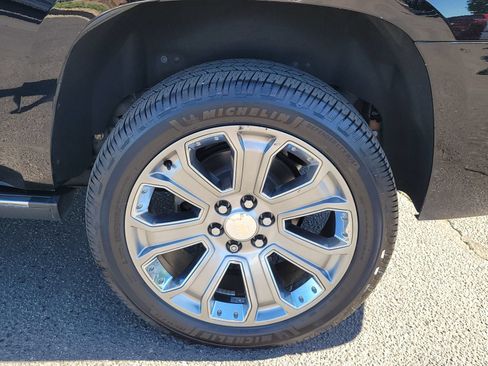 Used 2019 Chevrolet Tahoe Premier AWD/4WD image 16