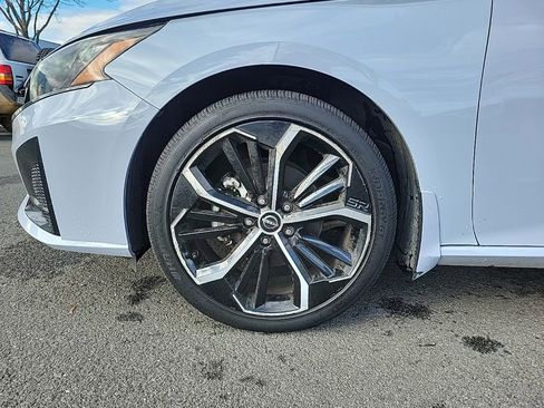 Used 2023 Nissan Altima 2.5 SR w/ SR Premium Package image 9