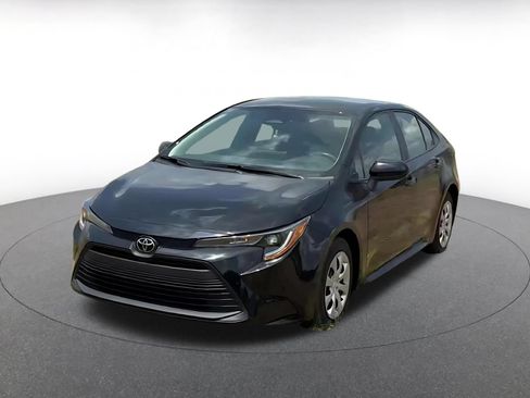 Used 2025 Toyota Corolla LE FWD image 6