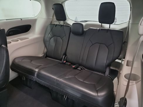 Used 2017 Chrysler Pacifica Touring-L Plus w/ Advanced Safetytec Group image 33