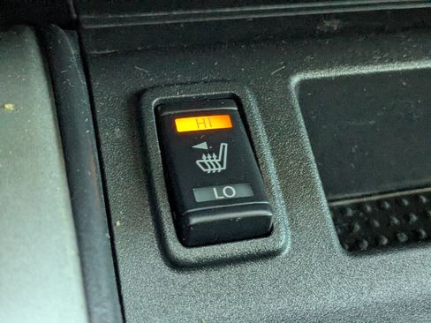 Used 2018 Nissan Titan SV w/ SV Convenience Package image 22