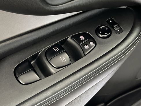 Used 2023 Nissan Murano SV image 13