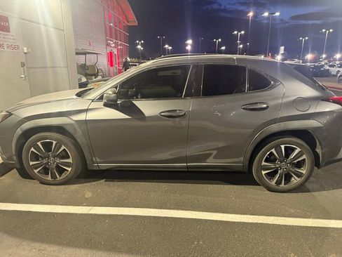 Used 2019 Lexus UX 200 image 6