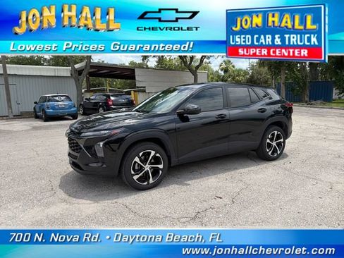 Used 2024 Chevrolet Trax RS w/ Driver Confidence Package FWD image 3
