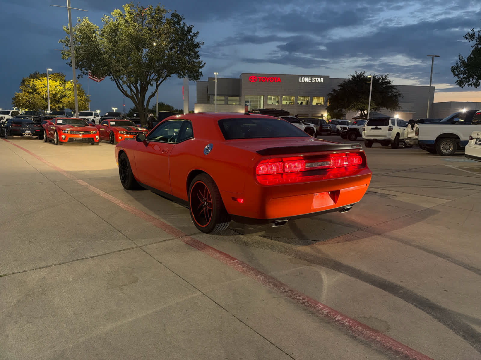 Used 2009 Dodge Challenger SRT8 w/ SRT Option Group II RWD image 2
