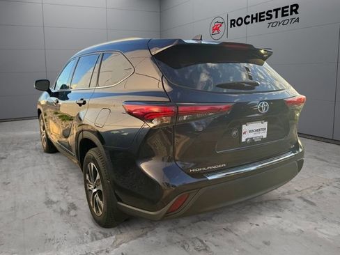 Used 2022 Toyota Highlander XLE AWD/4WD image 45