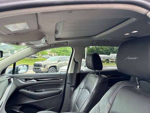 Used 2020 Buick Enclave Avenir w/ Avenir Technology Package AWD/4WD image 28